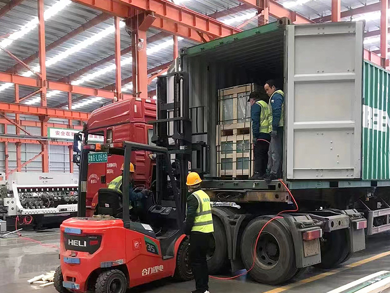 Glass products loading and shipment for global construction projects
