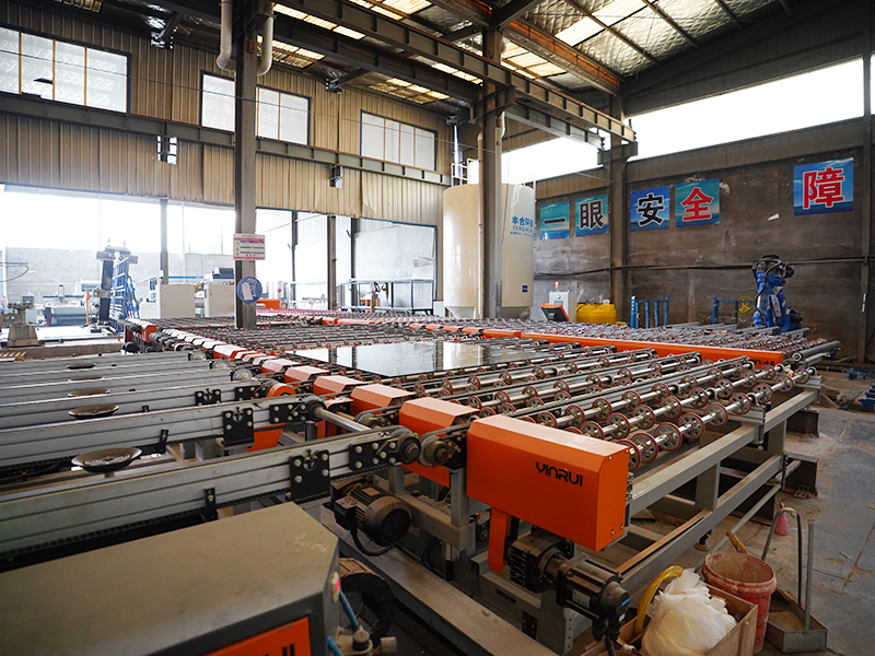High-precision glass cutting and tempering equipment in production line