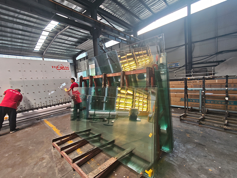 Strict quality control for tempered and laminated glass inspection